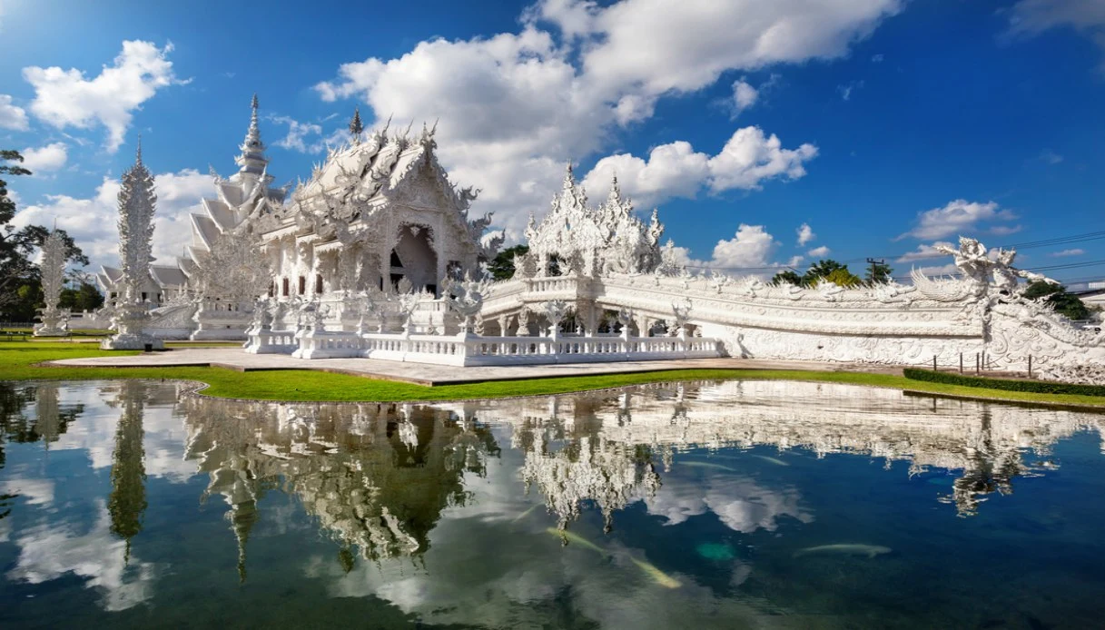 GIORNO 2: CHIANG RAI – CHIANG MAI, Tempio Blue, Tempio Bianco, Wat Pratat Doi Suthep. (B.L.)